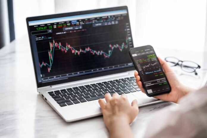 Things to consider before downloading a trading platform on your device